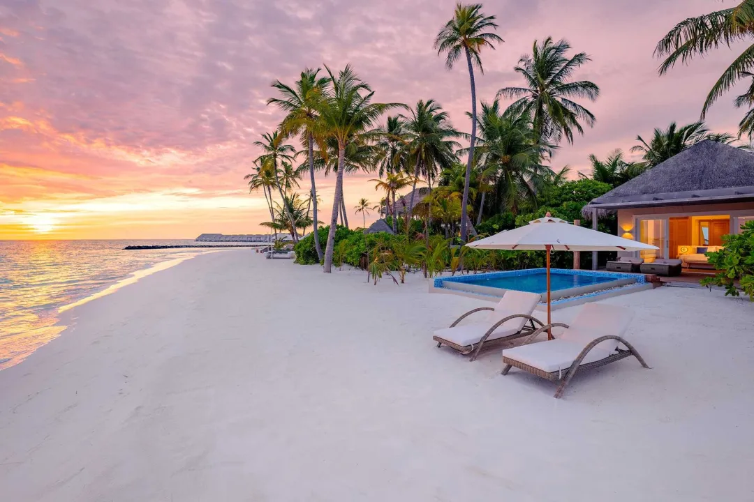 Baglioni Maldives - Beach Over View