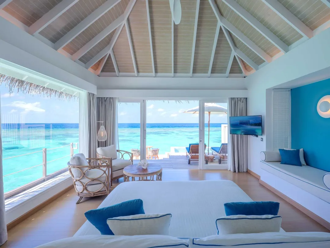 Water Villa with Pool - Bedroom with Sea View