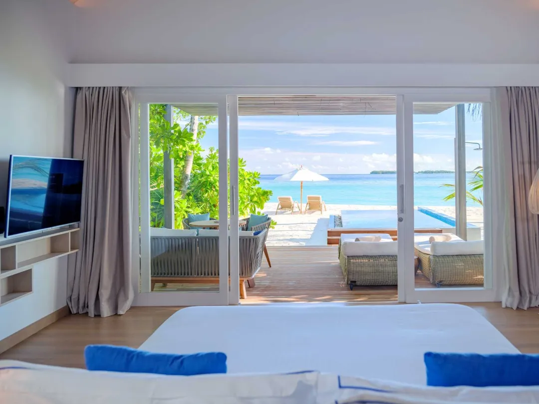 Sunset Beach Villa with Pool - Bedroom with Sea View