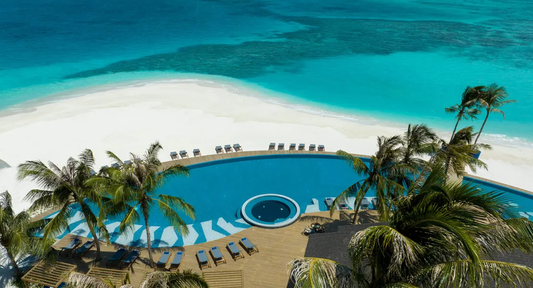 Avani+ Fares - Swimming Pool with Sea View