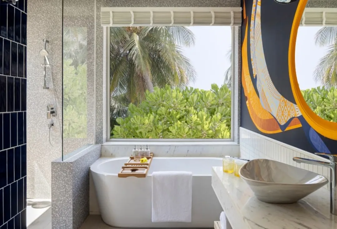 Two Bedroom Beachfront Pavilion - Bathroom with View