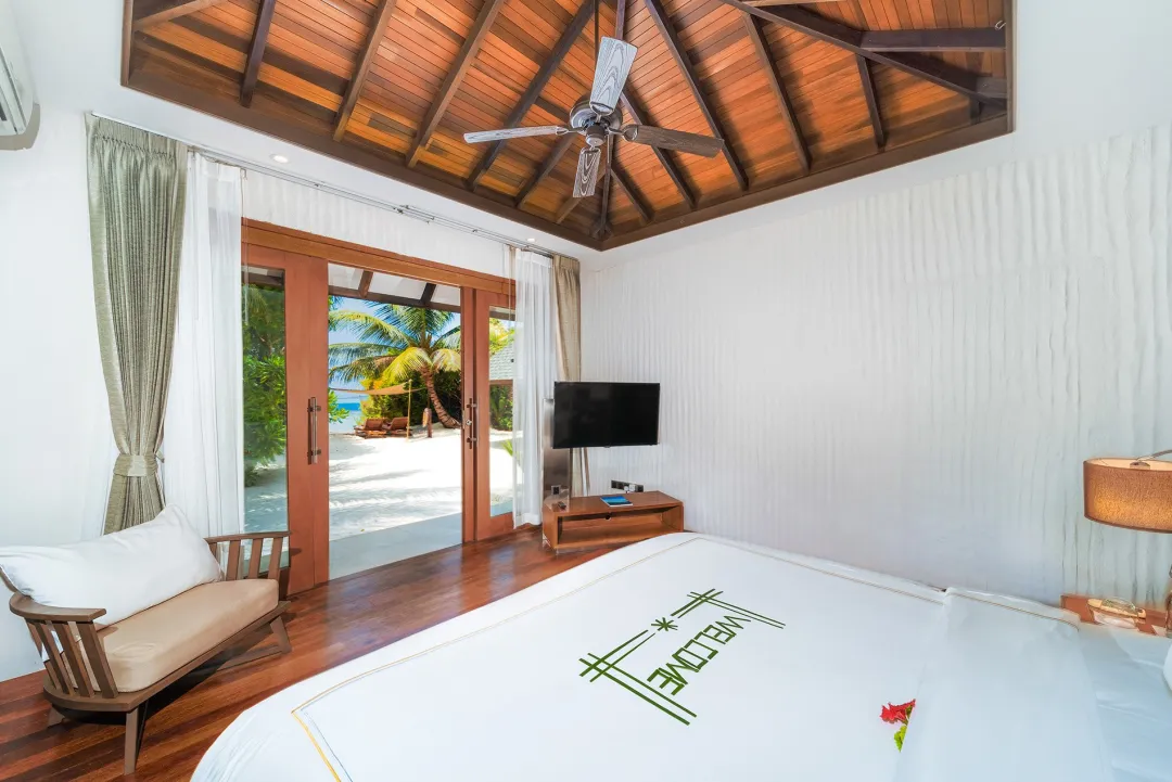 Deluxe Sunset Beach Villa with Pool - Bedroom