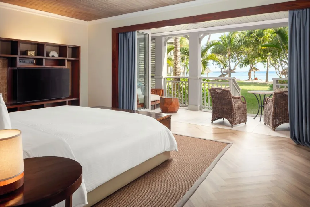 Ocean Junior Suite King - Bedroom