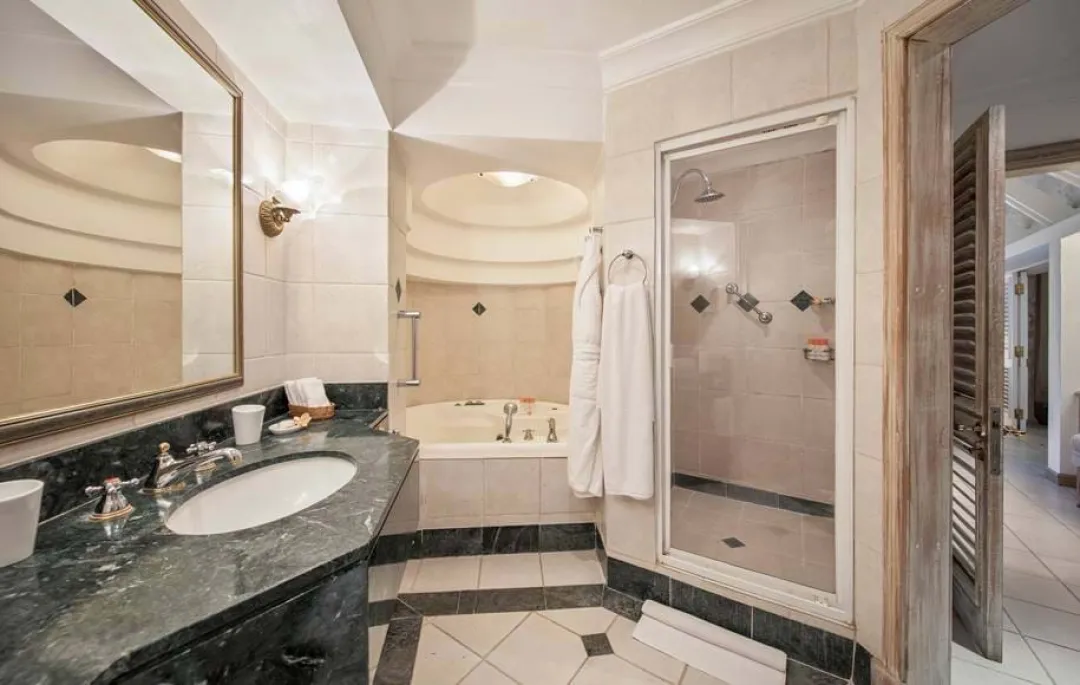 Duke of Edinburgh Suite - Bathroom