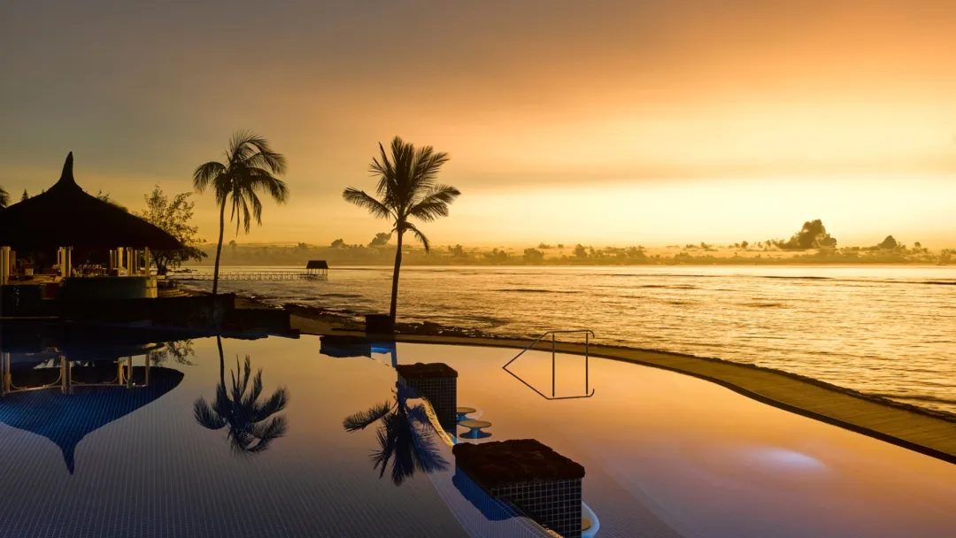 Le Meridien Ile Maurice - Pool with Sunset View