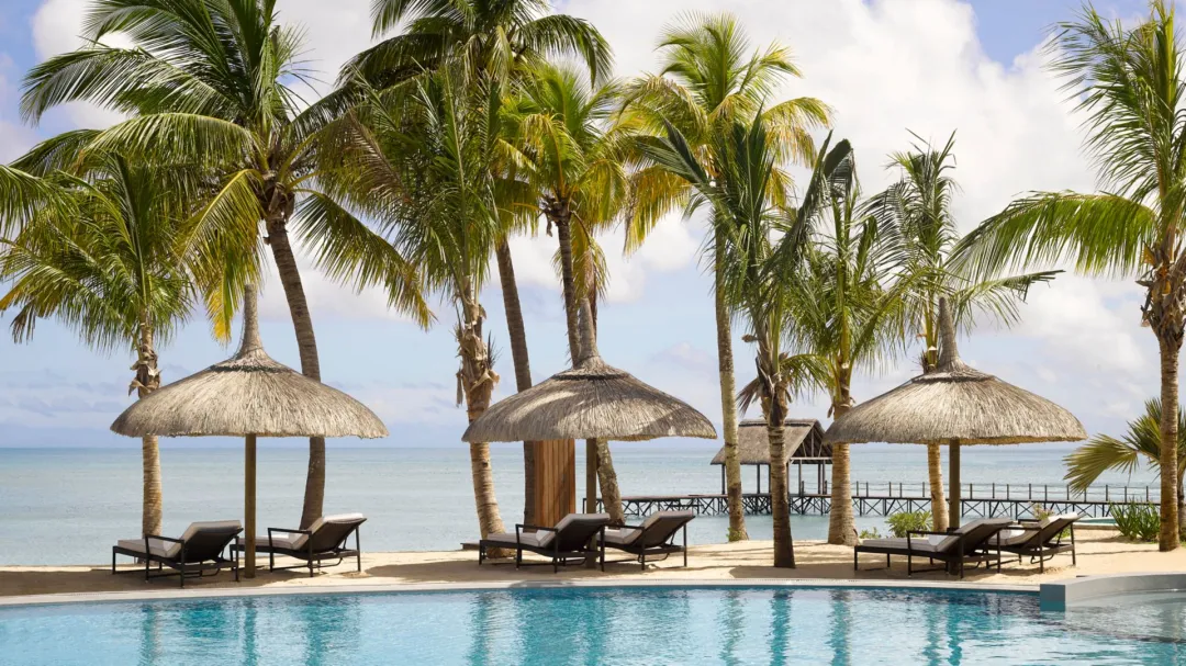 Le Meridien Ile Maurice - Sun Lounge with Pool View