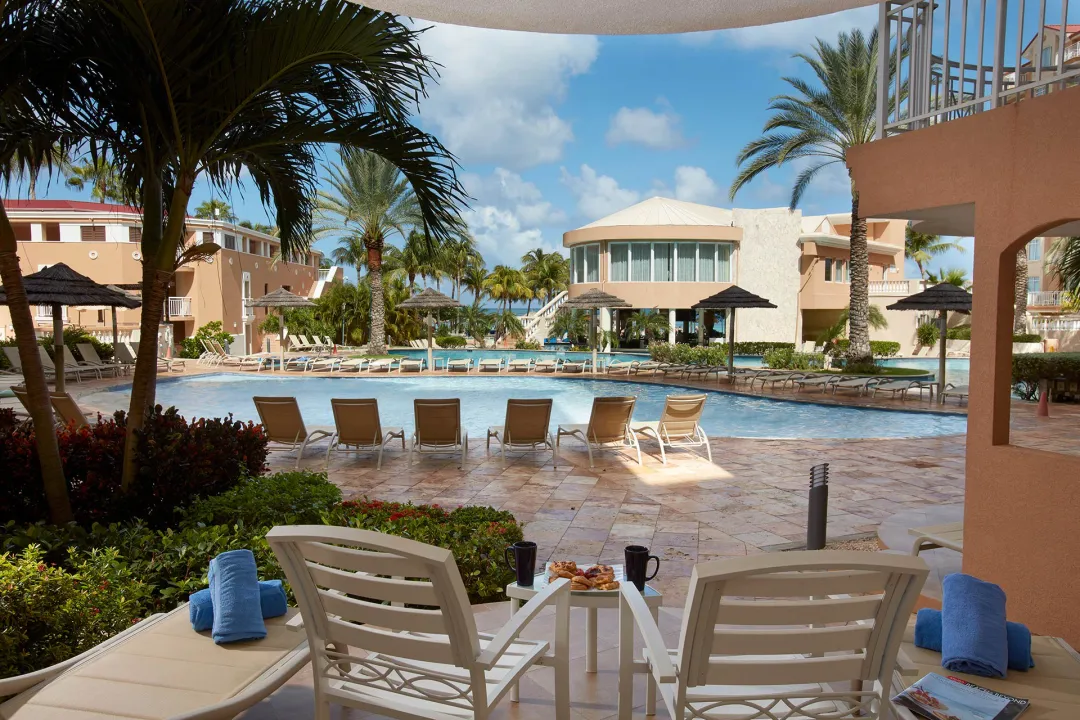 Beach Tower Studio Suite - Patio with Pool Access