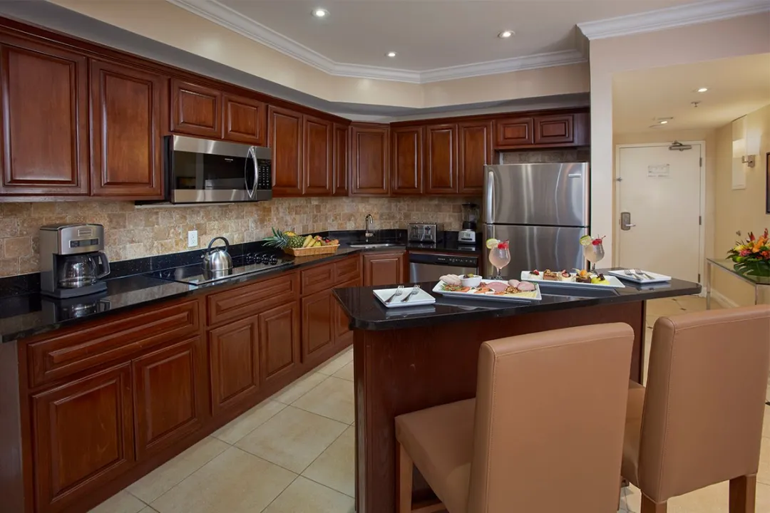 Beach Tower One Bedroom Suite - Dining Aeria