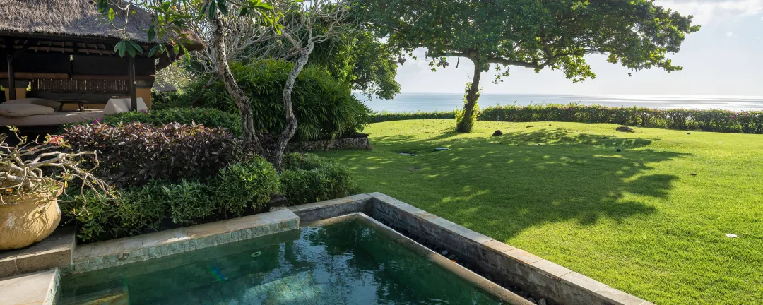One Bedroom Ocean Front Villa - Pool with View