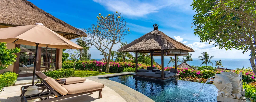 One Bedroom Ocean View Cliff Villa - Pool Lounge