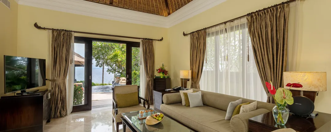 One Bedroom Ocean Front Cliff Villa - Living Room