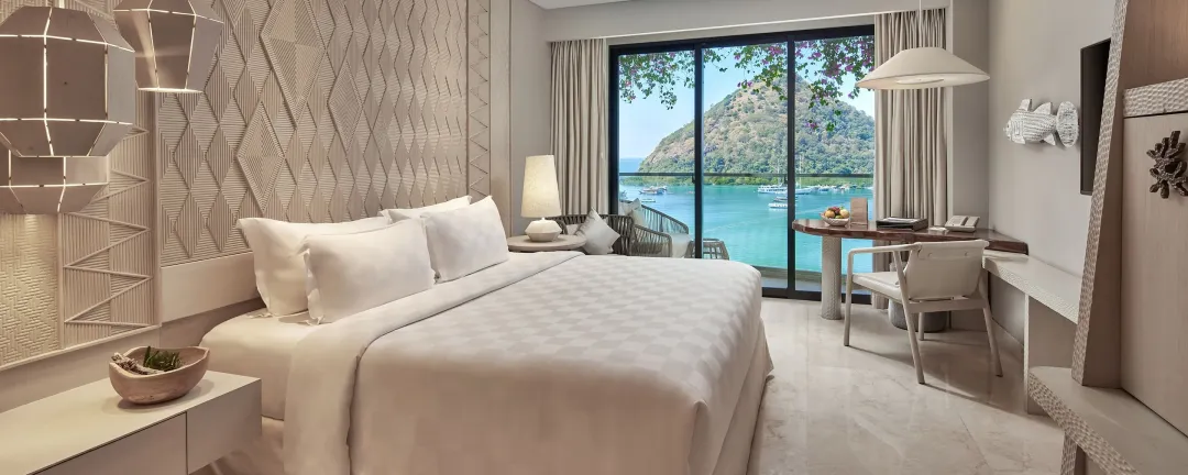 Deluxe Ocean View Room - Bedroom