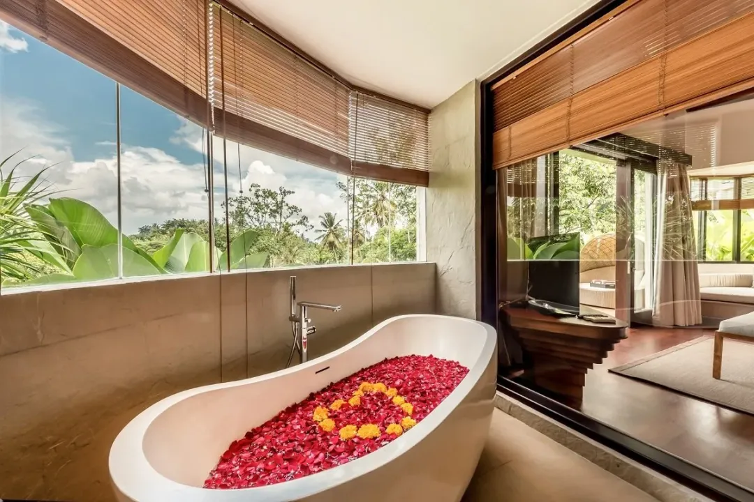 Courtyard Pool Villa - Bathtub