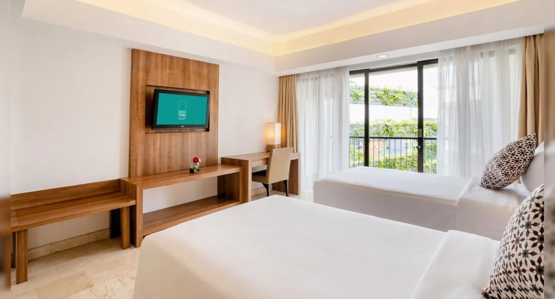 Superior Pool View Room - Twin Bedroom