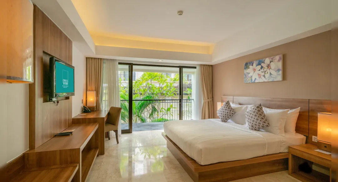 Superior Pool View Room - King Bedroom