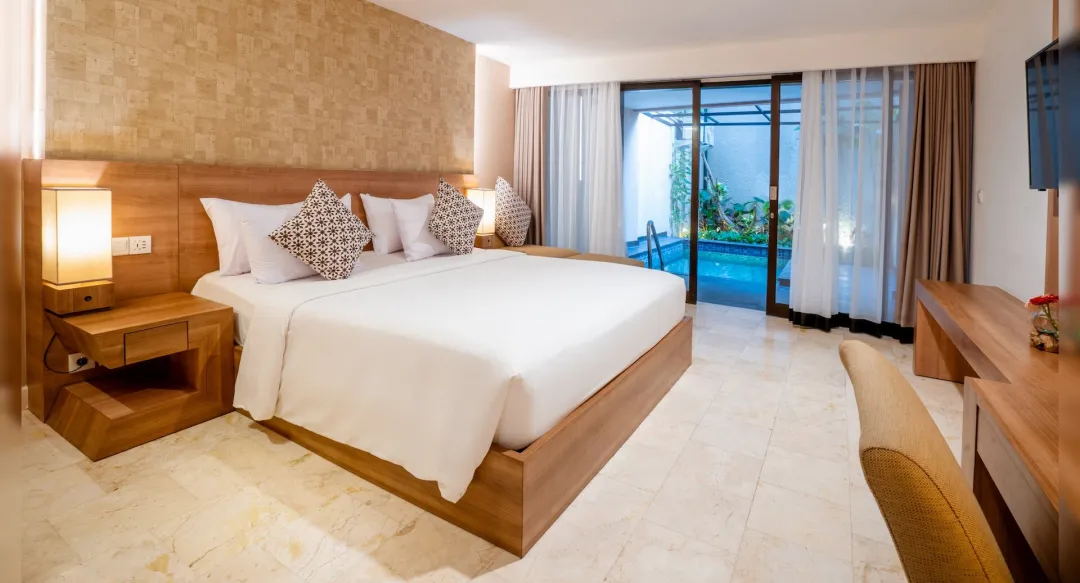 Deluxe Pool Room - Bedroom