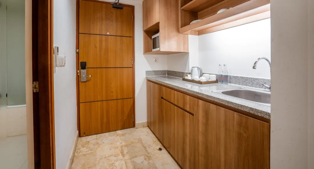 Deluxe Pool Suite Room - Kitchen