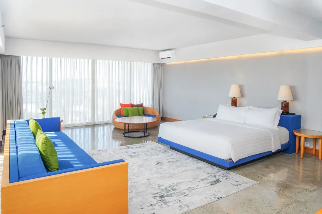 Corner Suite - Bedroom Over View