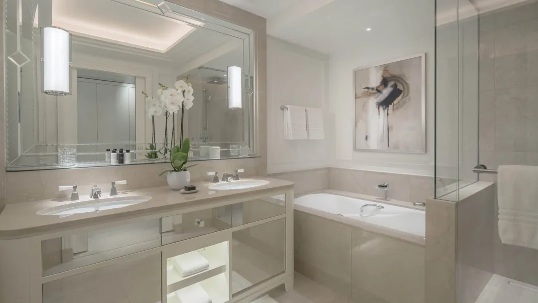 Executive Suite - Bathroom