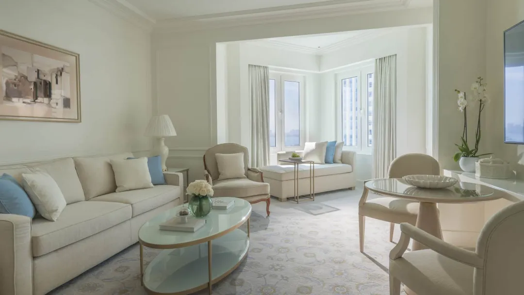 Executive Suite - Living Room