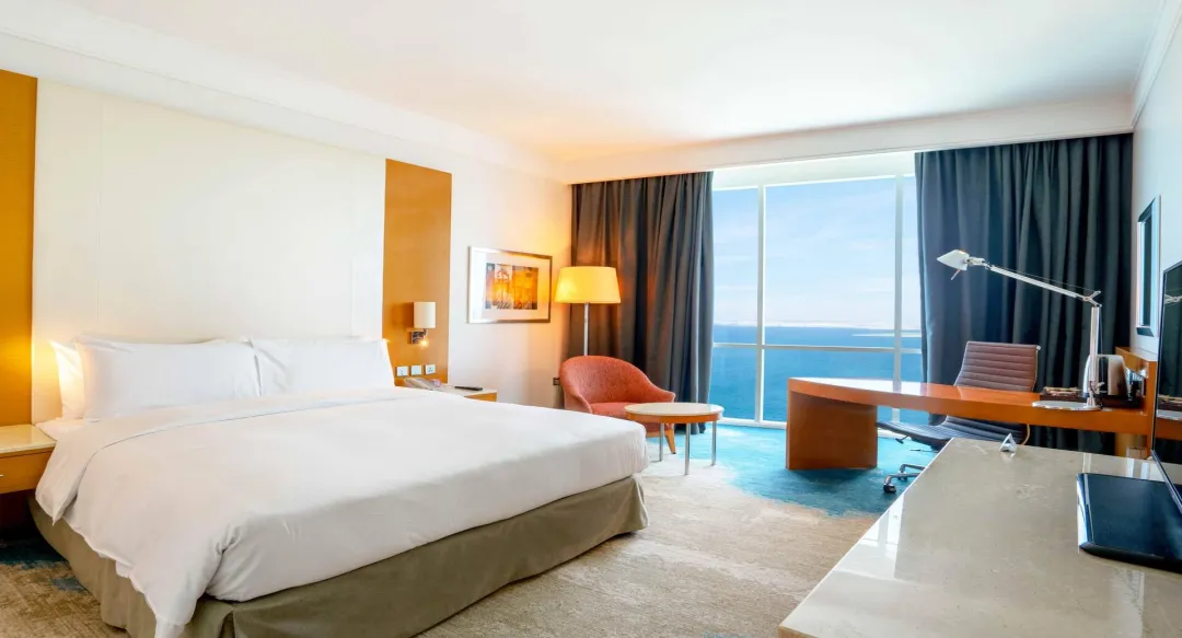 King Deluxe Sea View Room - Bedroom with Sea View