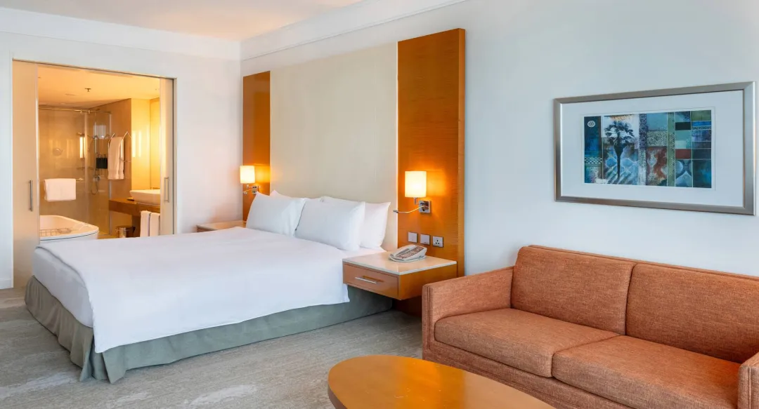 King Deluxe Sea View Room - Bedroom