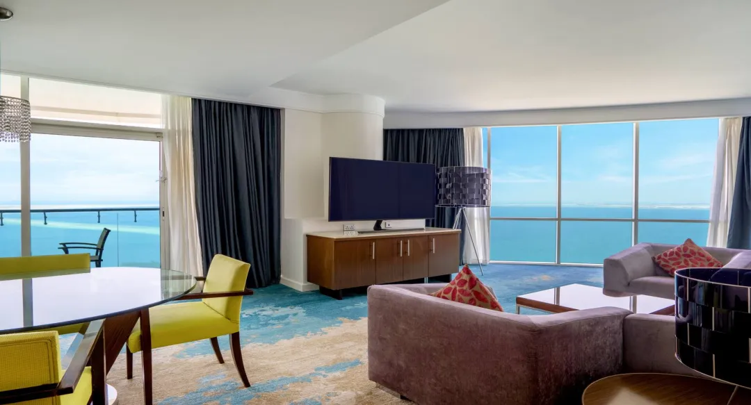 Panoramic Sea View Suite - Seating Aeria