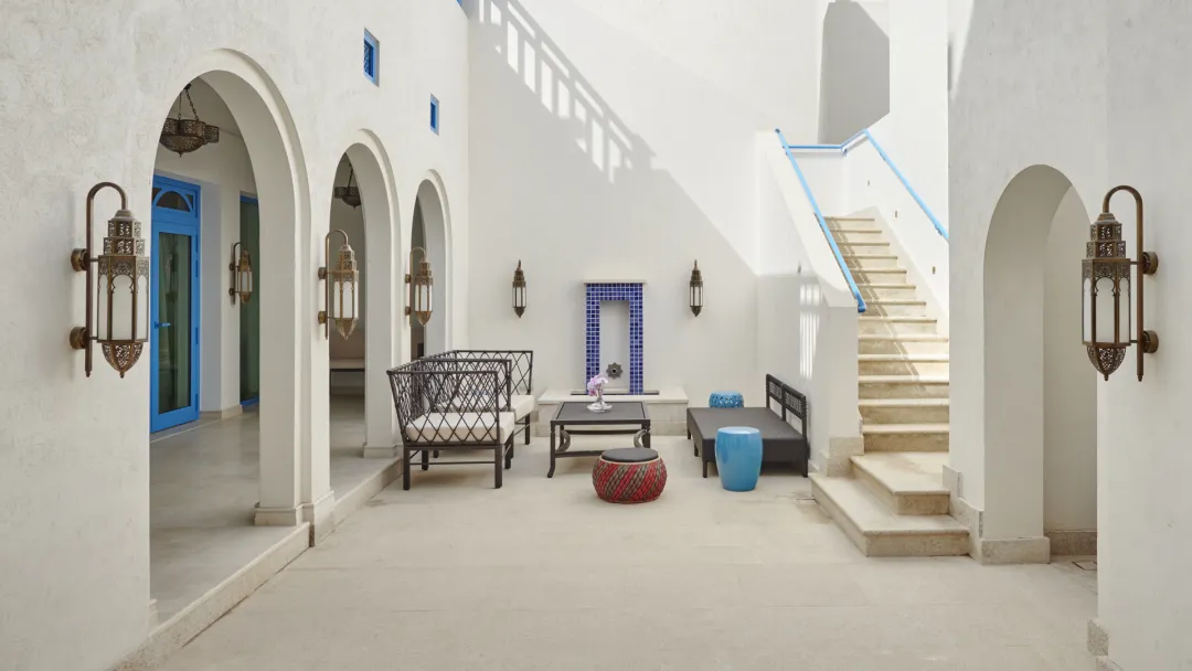 Hilton Salwa Beach Resort & Villas - Courtyard View