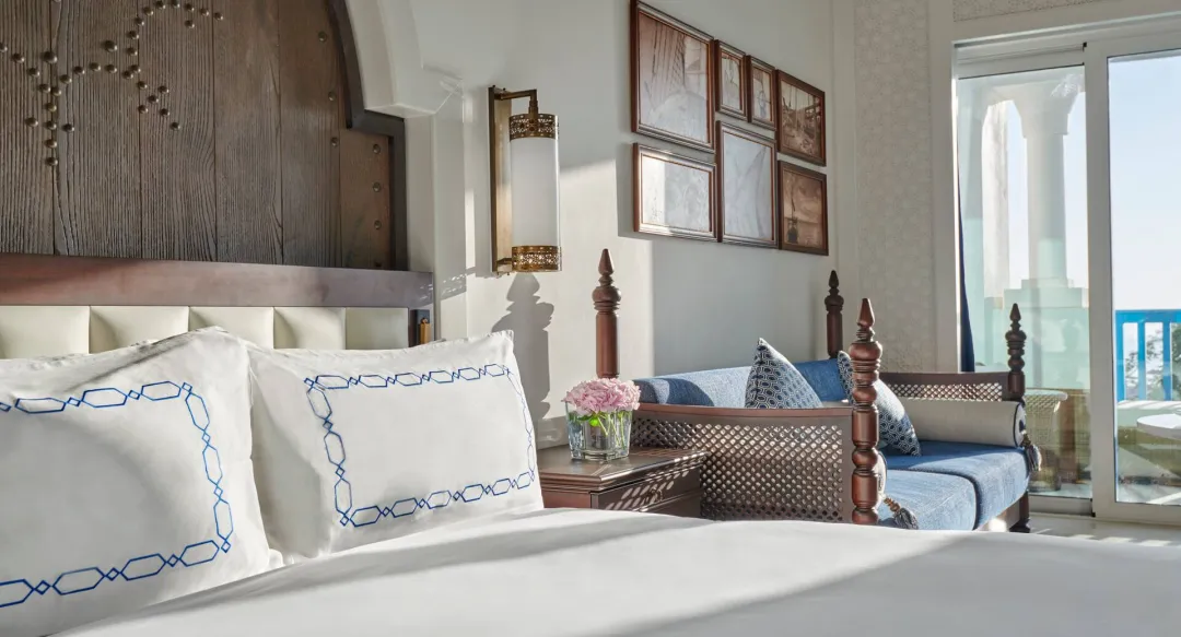 Two Queen Beds Guest Room - Seating Aeria