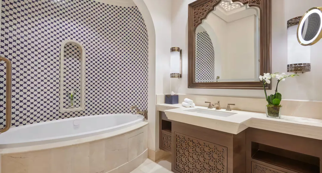 King Guest Room with Sea View - Bath Tub