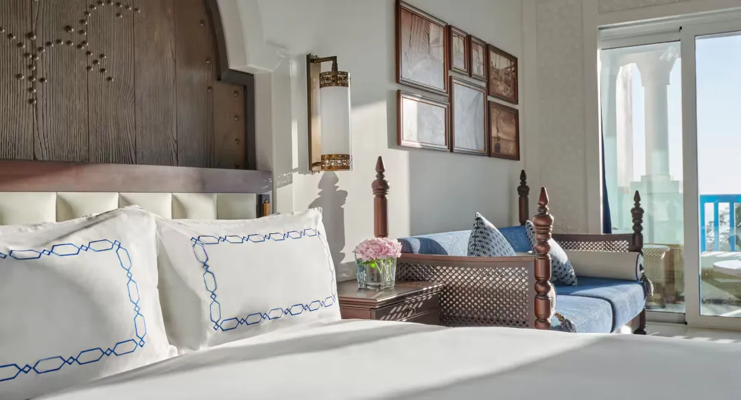 Two Queen Beds Guest Room with Sea View - Living Aeria