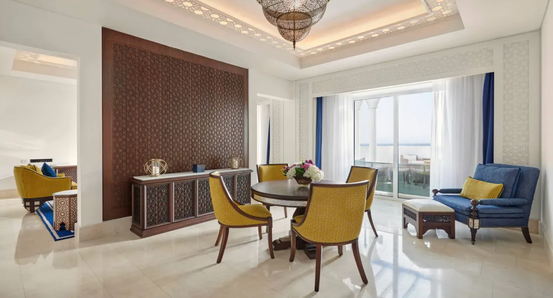 One Bedroom Suite with Sea View - Dining Aeria