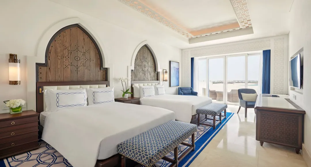 Two Bedroom Suite with Sea View - Twin Beds