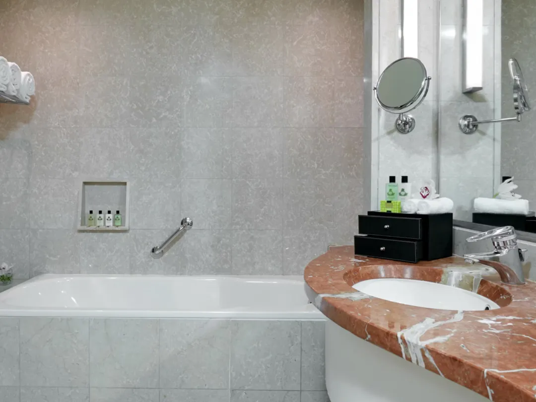 Classic City View - Bathroom