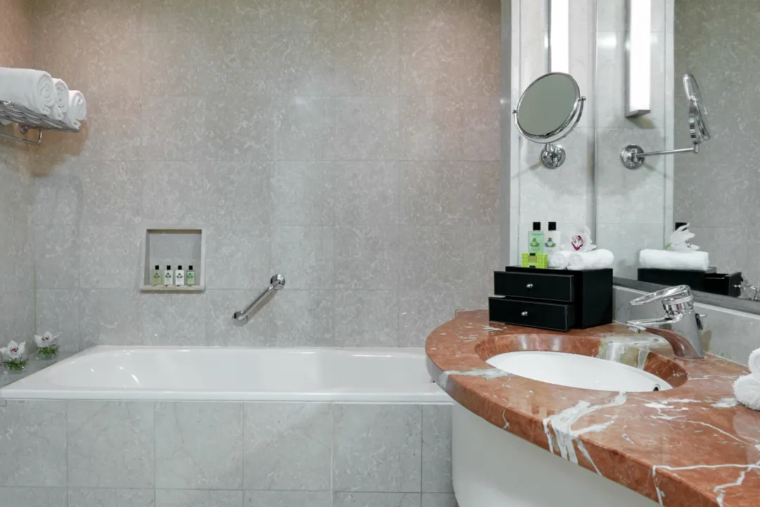 Diplomatic Suite - Bathroom