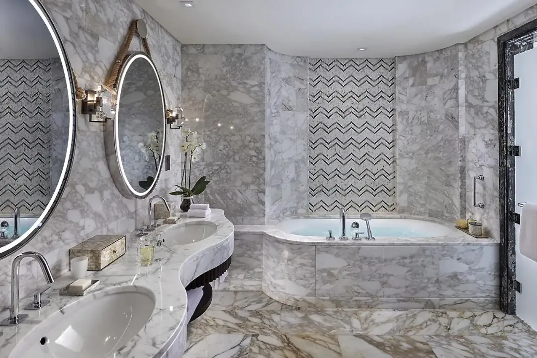 Deluxe Room - Bathroom