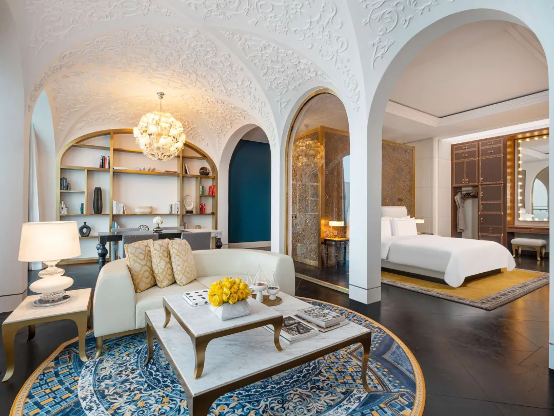 Crescent Signature suite - Seating Aeria