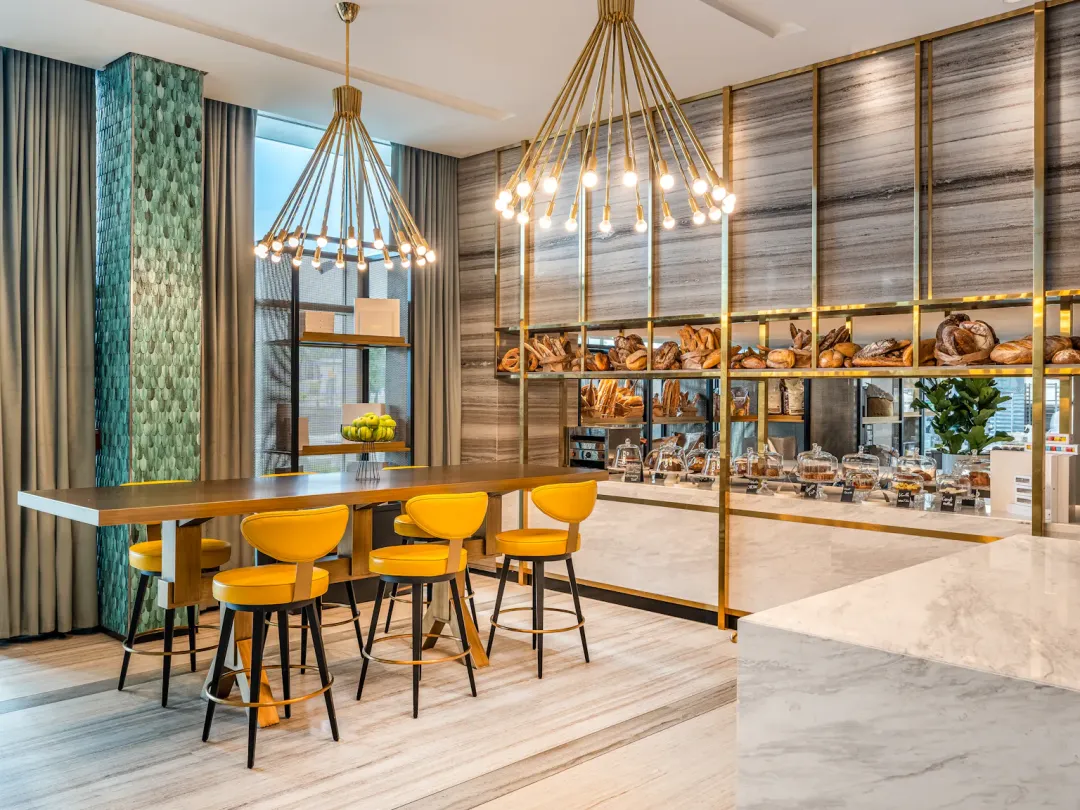 Crust & lobby lounge