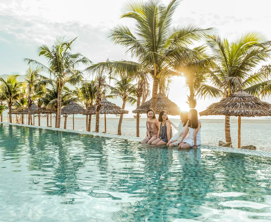 Fusion Suites Da Nang - Pool with Sea View