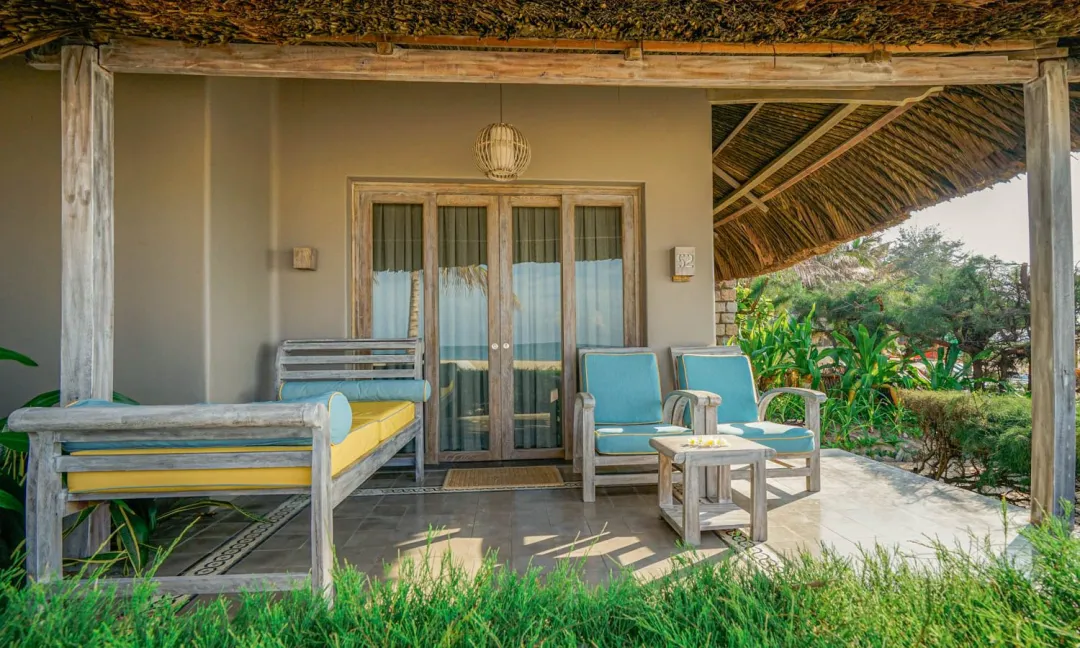 Deluxe Beachfront Bungalow - Terrace Lounge