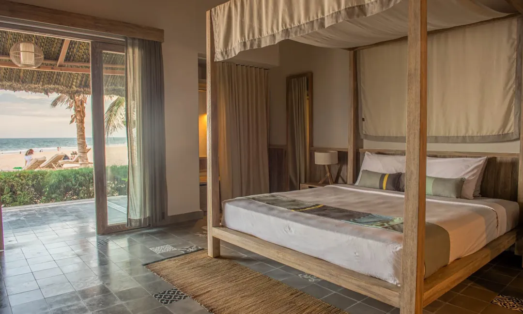 Deluxe Beachfront Bungalow - Room with Beach View
