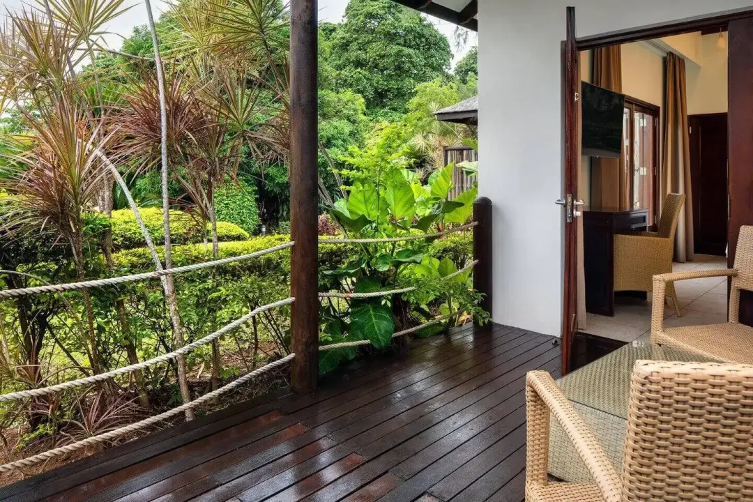 Family Suite Garden View - Garden Terrace with Lounge