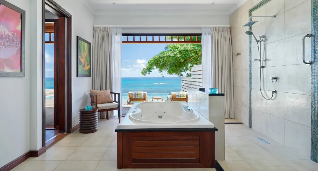 Grand Oceanview Villa with Infinity Pool - Bathroom