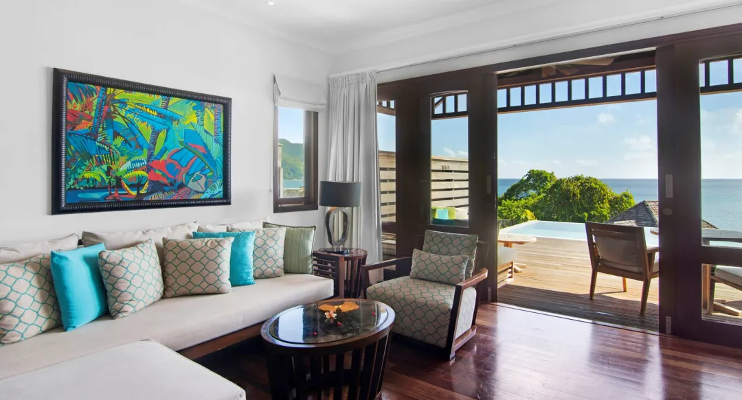 Grand Oceanview Villa with Infinity Pool - Living Room