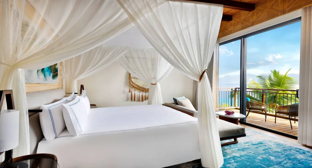 King Premium Room with Ocean View - King Bedroom