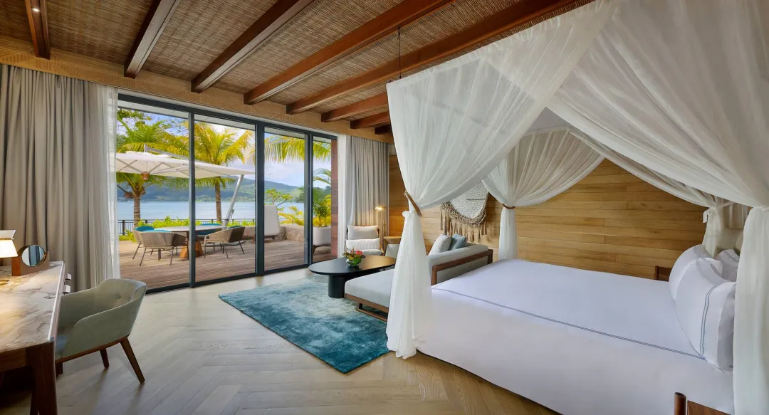 One Bedroom Bay House Suite with Plunge Pool - Bedroom