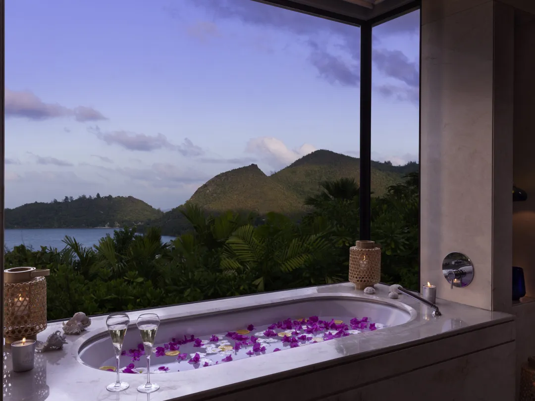 Ocean View Pool Villa King - Bathtub with View