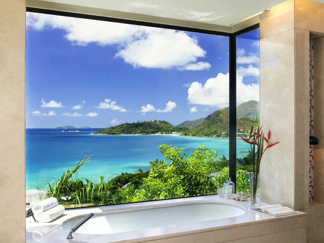 Panoramic Pool Villa King - Bathtub with Sea View
