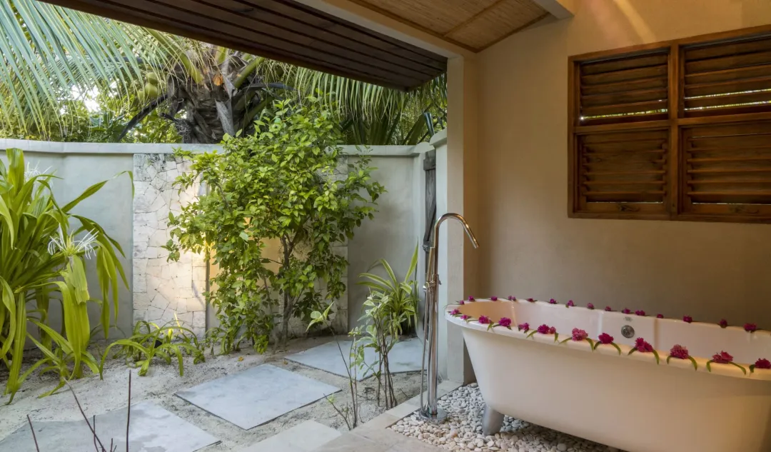 Deluxe Beach Cottage - Bathroom