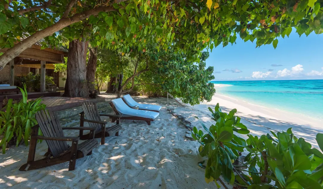 Beachfront Spa Cottage - Loubge with Beach View